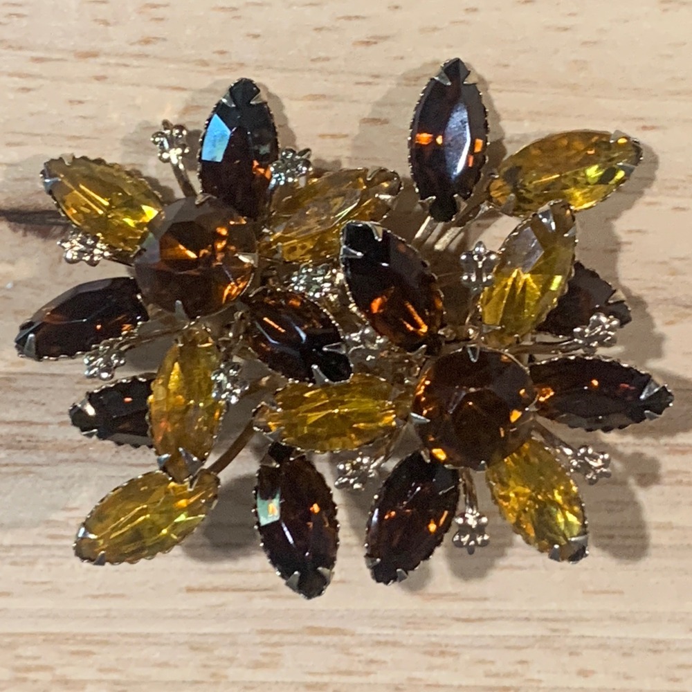 Vintage Amber Brown Rhinestone Floral Cluster Brooch Gold Tone Mid Century Pin